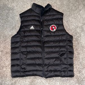 Adidas puffer vest size 40